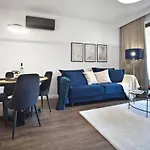 Marina Mokotow P&o Serviced *