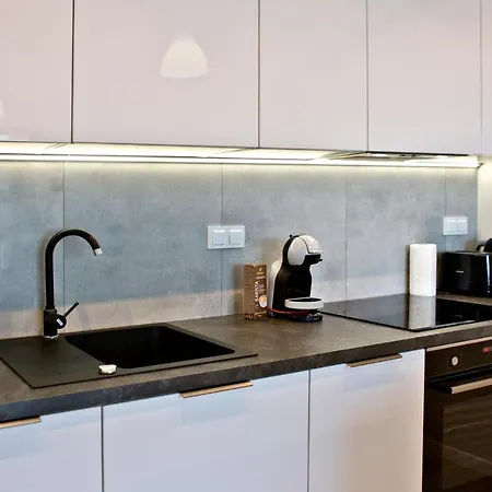 Marina Mokotow P&o Serviced *