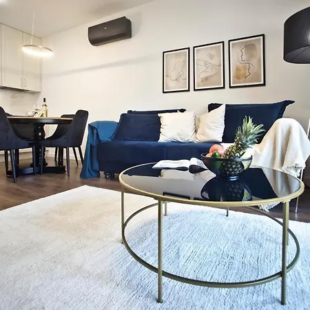 Marina Mokotow P&o Serviced