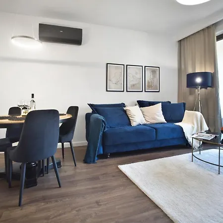 Marina Mokotow P&o Serviced *