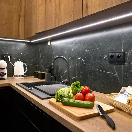 Marina Mokotow P&o Serviced *