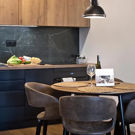 Marina Mokotow P&o Serviced