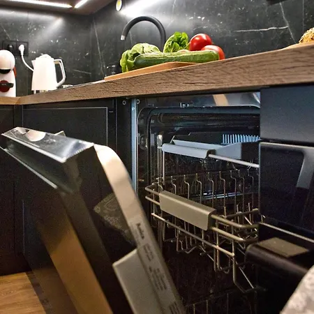 Marina Mokotow P&o Serviced